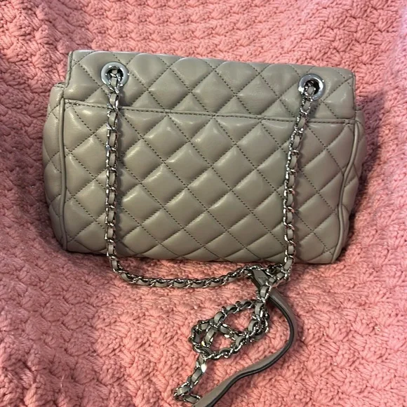 Michael Kohr gray quilted final bag that can be carried the chain inside - Picture 12 of 14